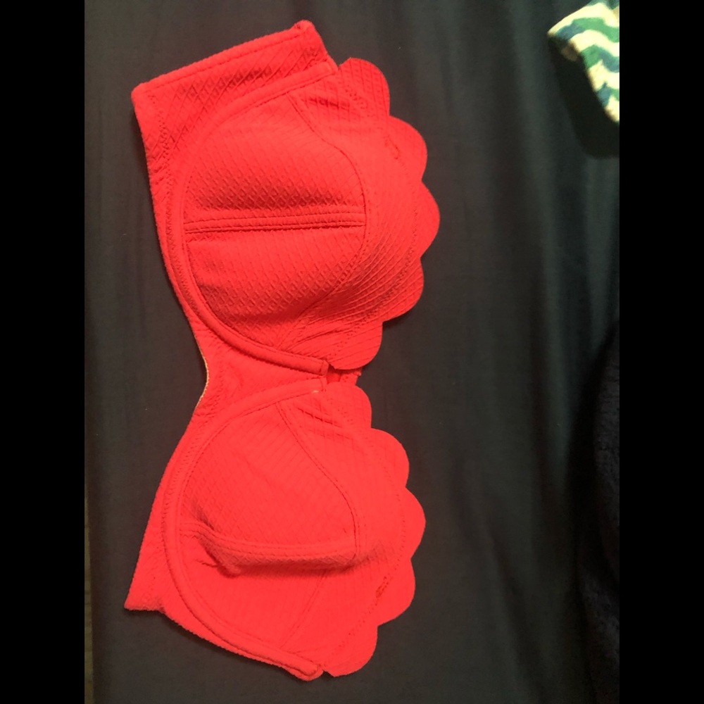 🍍Pink colored scalloped bikini top🍍